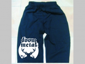 Doom Metal čierne teplákové kraťasy s tlačeným logom
